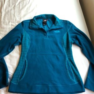 The North Face Henley 1/4 button pullover fleece